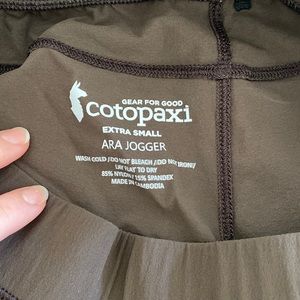 Cotopaxi Ara jogger